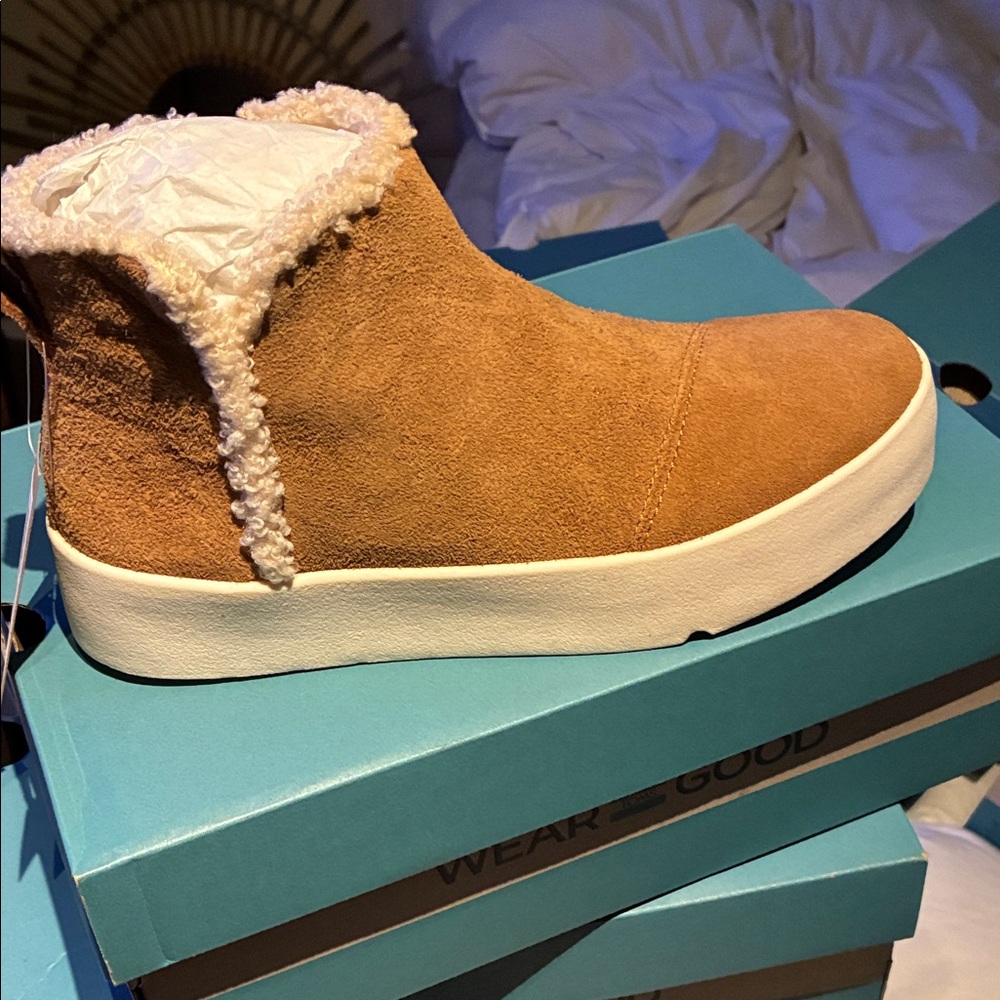 Toms Brown Winter Boots with White Sole